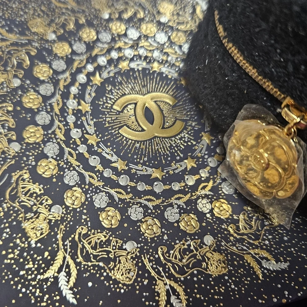 NIB Navy Textured Zip Pouch with Gold Charm | Chanel Beauté